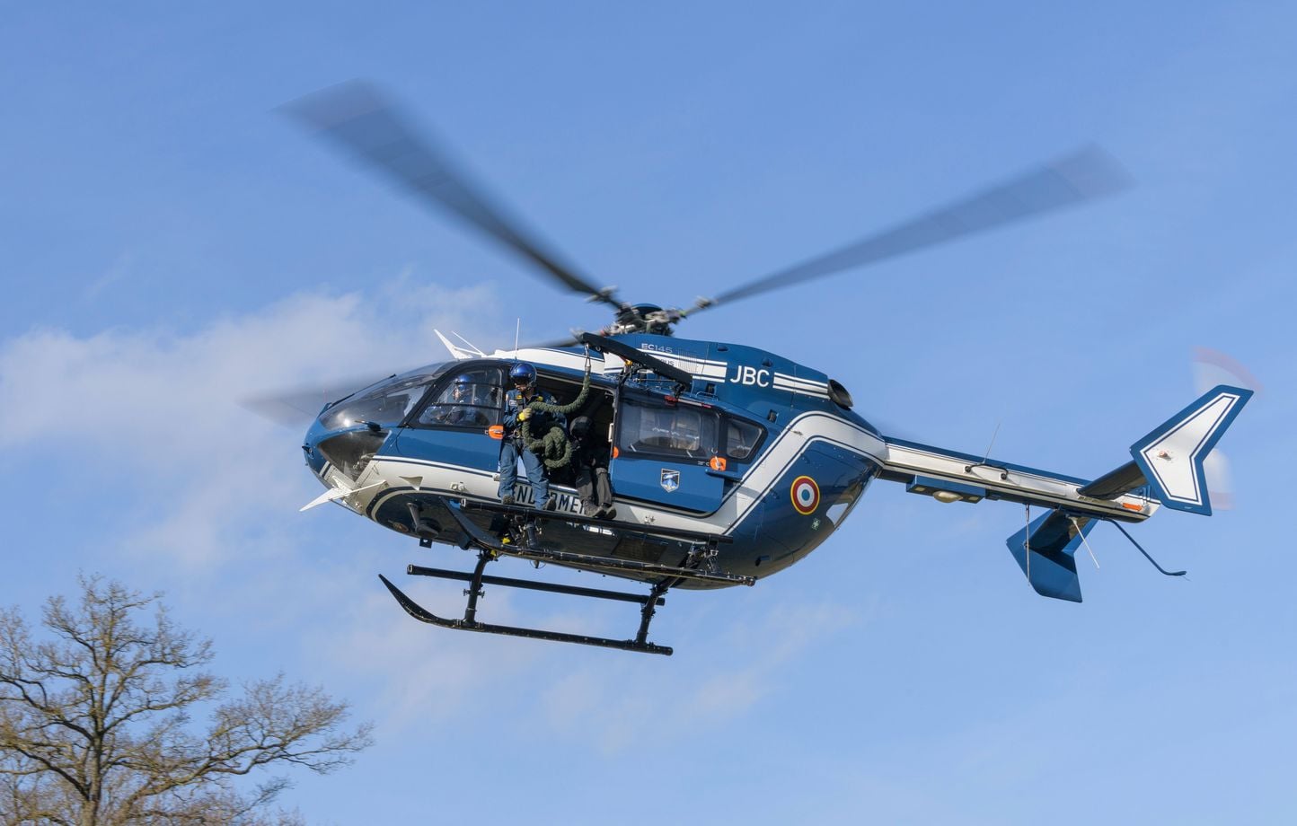 Se estrella un helicóptero de la Gendarmería Nacional; los bomberos están en el lugar Se estrella un helicóptero de la Gendarmería Nacional; los bomberos están en el lugar